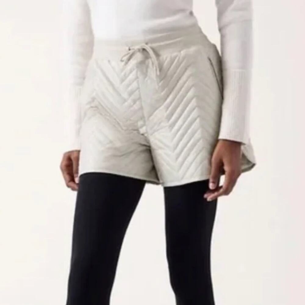 NWT Athleta Apres Ski tan beige cream quilted shorts, 16